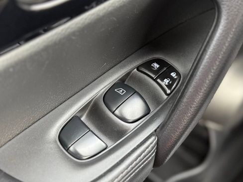 Used 2020 Nissan Rogue SV w/ Premium Package image 15