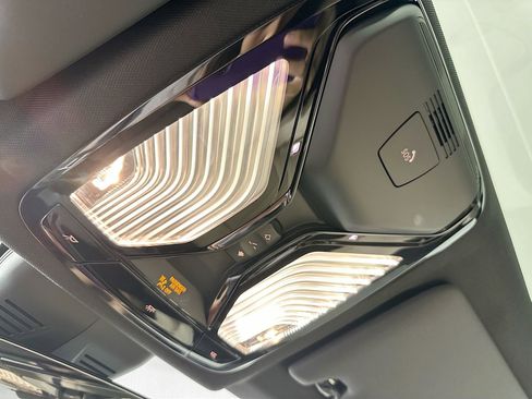 Certified 2025 BMW 330i xDrive Sedan w/ Convenience Package image 17