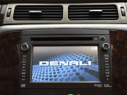 Used 2014 GMC Sierra 2500 Denali w/ Suspension Package, Off-Road image 33