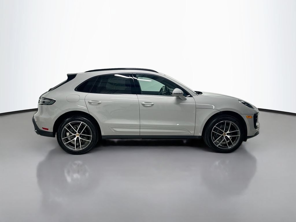 Used 2026 Porsche Macan AWD/4WD image 8