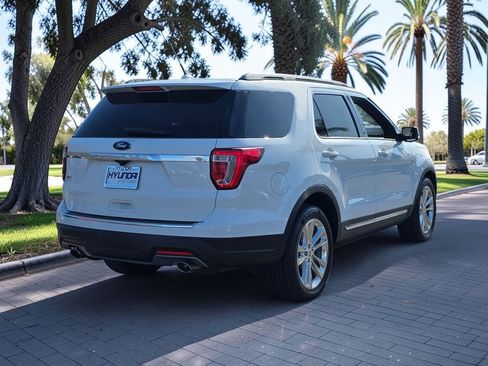 Used 2018 Ford Explorer XLT w/ Equipment Group 201A FWD image 4