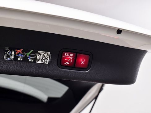 Certified 2025 Mercedes-Benz GLC 300 image 36