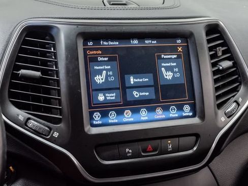 Used 2021 Jeep Cherokee Latitude Lux w/ Comfort/Convenience Group AWD/4WD image 21