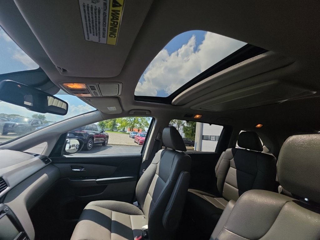 Used 2016 Honda Odyssey Touring Elite image 14
