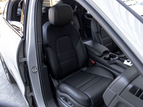 Certified 2026 Porsche Cayenne Coupe AWD/4WD image 59