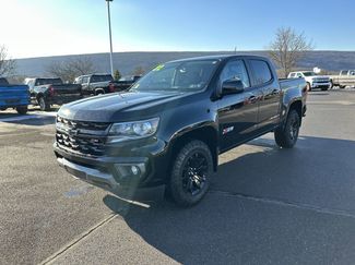 Used 2022 Chevrolet Colorado Z71 w/ Z71 Midnight Edition video 3