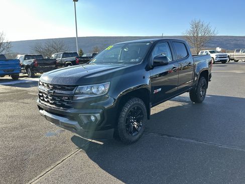 Used 2022 Chevrolet Colorado Z71 w/ Z71 Midnight Edition image 3