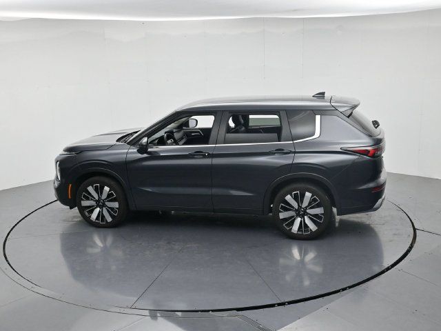 Used 2025 Mitsubishi Outlander SE FWD image 46