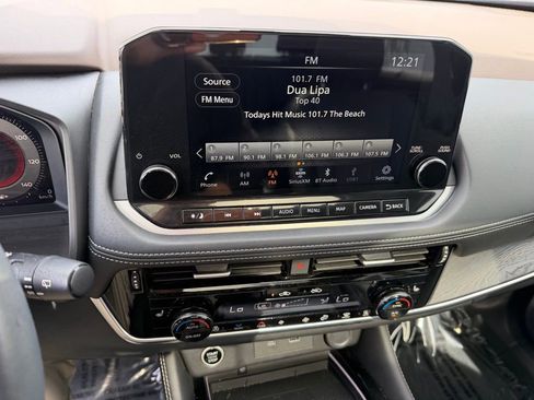 Used 2023 Nissan Rogue Platinum w/ Platinum Premium Package image 20