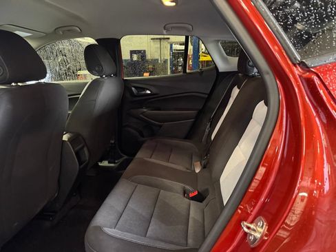 Used 2024 Chevrolet Trax LS w/ LS Convenience Package FWD image 6