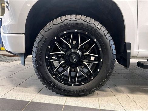 Used 2022 Chevrolet Silverado 1500 RST w/ Z71 Off-Road Package AWD/4WD image 7