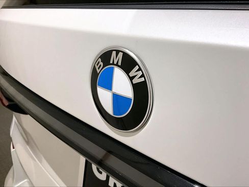 Used 2025 BMW X7 M60i AWD/4WD image 32