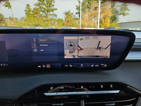 Used 2025 Buick Enclave Preferred w/ Power Package image 19