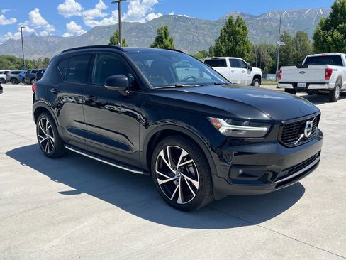 Used 2022 Volvo XC40 T5 R-Design w/ Advanced Package image 9