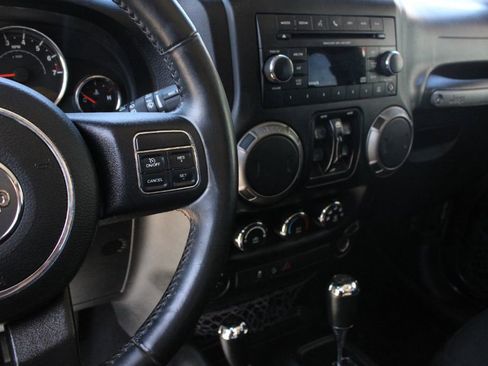 Used 2018 Jeep Wrangler Unlimited Sport S AWD/4WD image 8