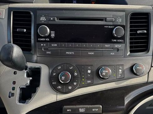 Used 2012 Toyota Sienna LE image 25