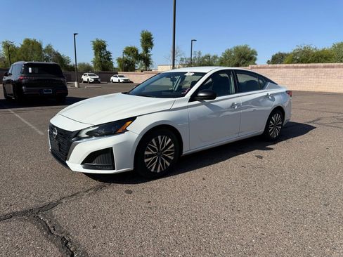 Used 2025 Nissan Altima 2.5 SV FWD image 1