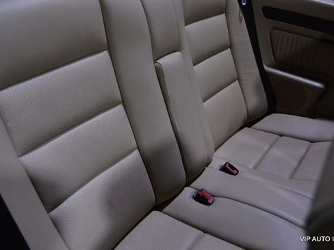 Used 1995 Mercedes-Benz E 320 Convertible image 38