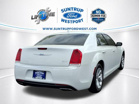 Used 2023 Chrysler 300 Touring RWD image 23