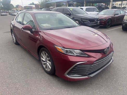 Used 2022 Toyota Camry LE w/ Convenience Package FWD image 1