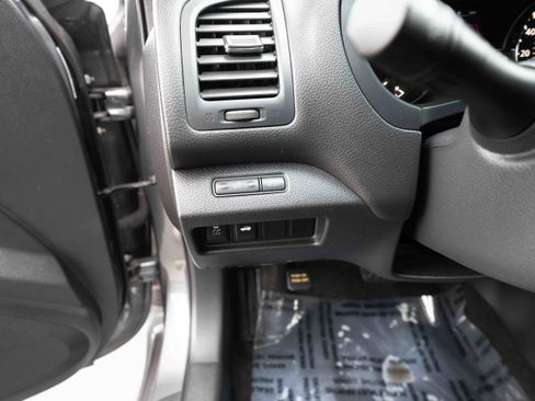 Used 2015 Nissan Altima 2.5 SV w/ Convenience Package image 11