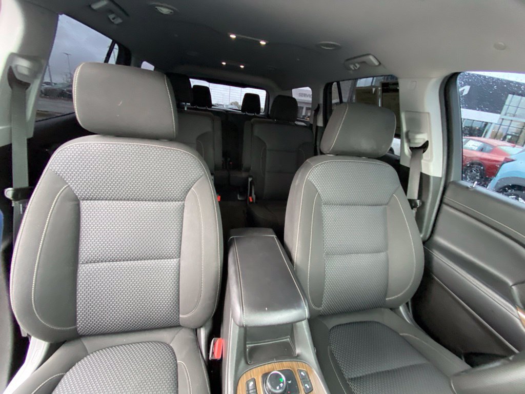 Used 2022 GMC Acadia SLE w/ Driver Convenience Package FWD image 30