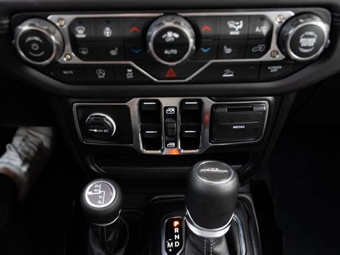 Used 2025 Jeep Gladiator Sport AWD/4WD image 16