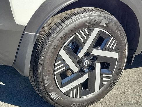 New 2025 Nissan Kicks SV image 3