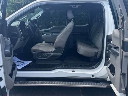 Used 2015 Ford F150 XLT w/ Equipment Group 302A Luxury image 10