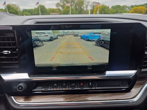 Used 2022 Chevrolet Silverado 1500 LT AWD/4WD image 21
