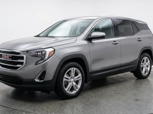 Used 2024 GMC Terrain SLE FWD image 3