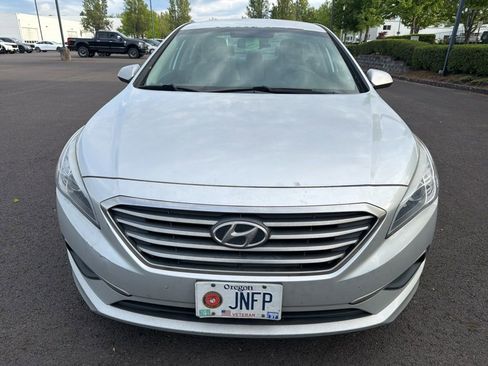 Used 2017 Hyundai Sonata SE FWD image 2