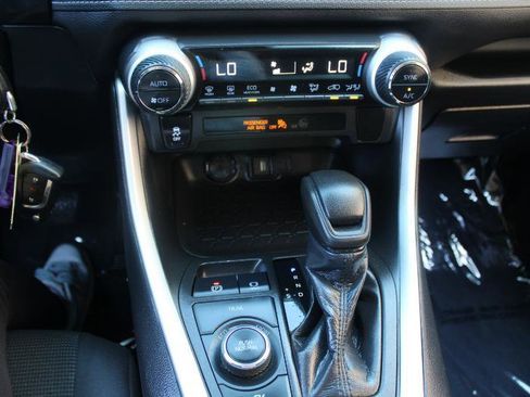 Used 2021 Toyota RAV4 LE image 25