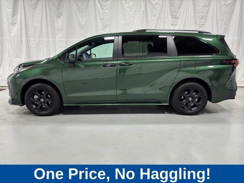 Used 2026 Toyota Sienna XLE Woodland Edition AWD/4WD image 4