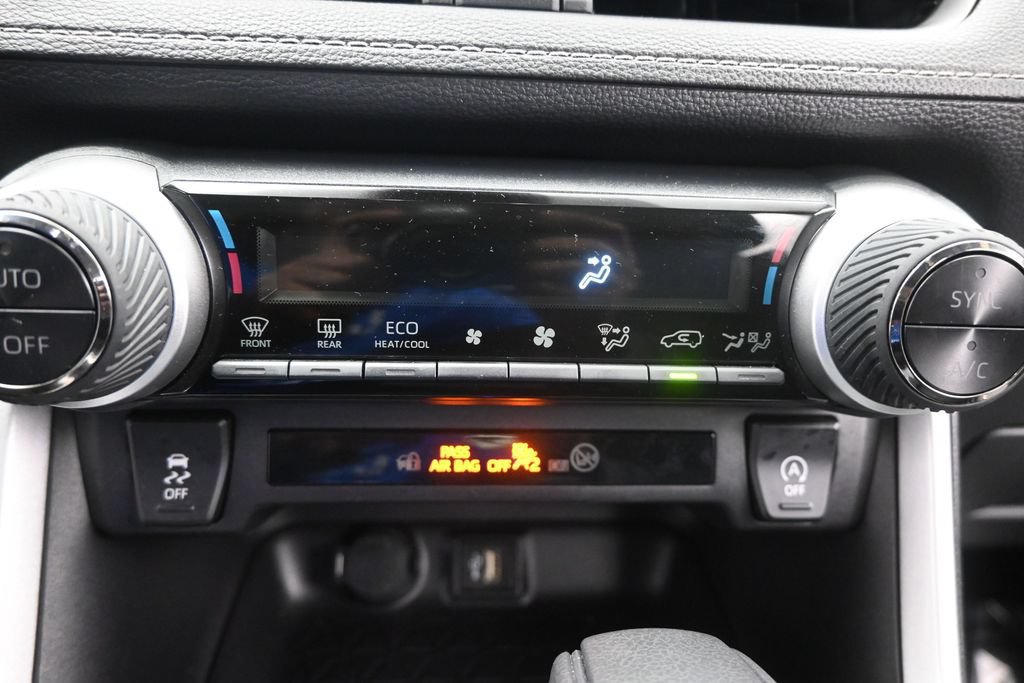 Used 2025 Toyota RAV4 XLE w/ Convenience Package FWD image 31