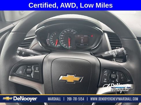 Used 2021 Chevrolet Trax LT w/ LT Convenience Package AWD/4WD image 17