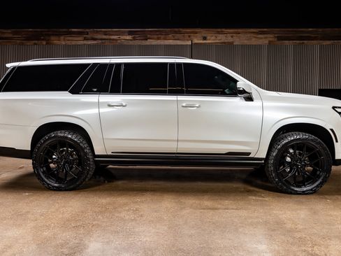 Used 2025 Cadillac Escalade ESV Sport Platinum image 11