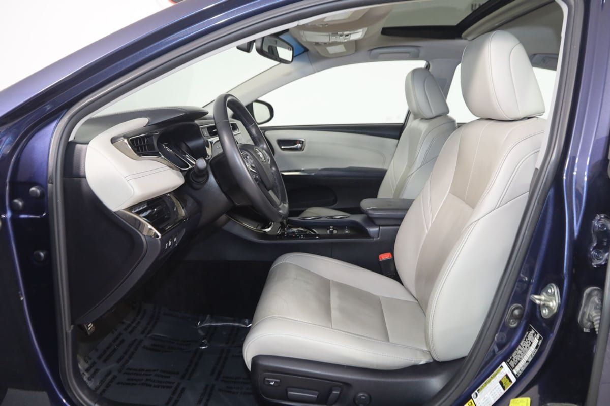 Used 2014 Toyota Avalon Limited w/ Technology Package FWD image 12