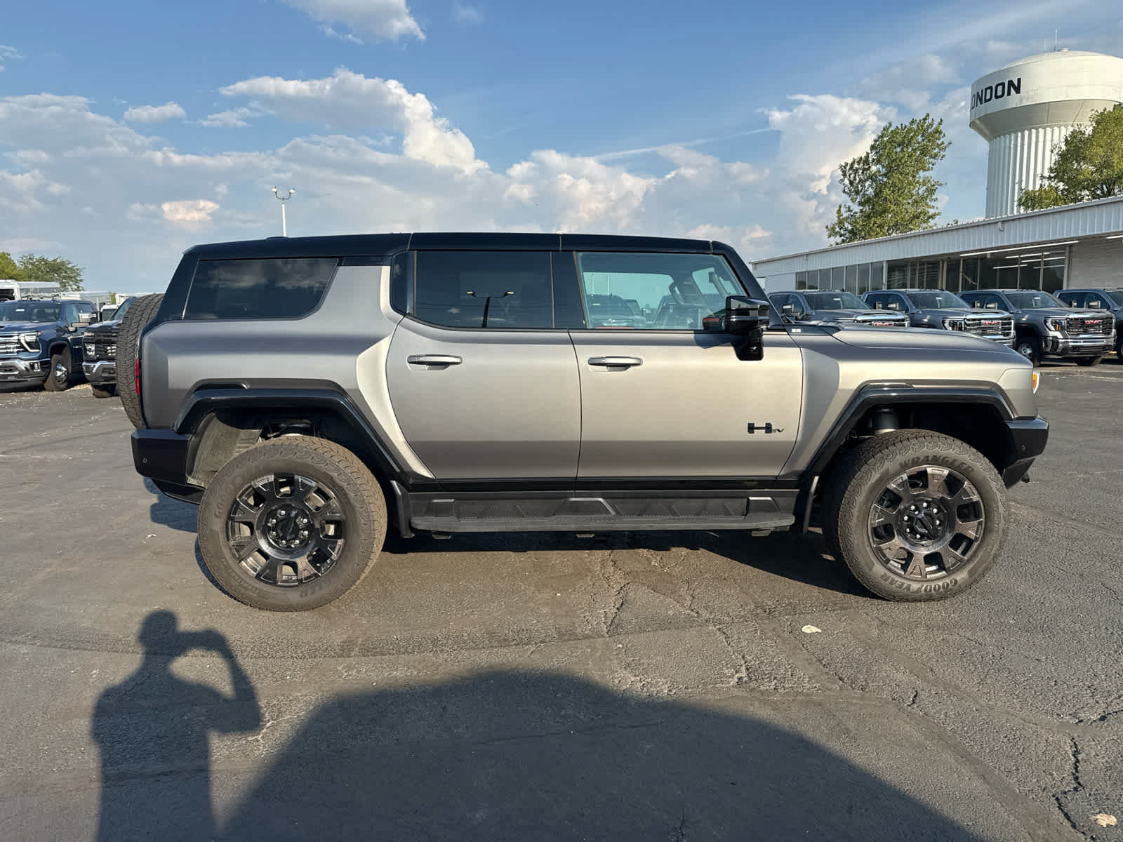 Certified 2026 GMC Hummer EV 3X w/ Carbon Fiber Edition Package AWD/4WD image 6