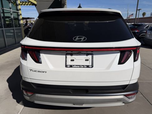 Used 2025 Hyundai Tucson SEL FWD image 12