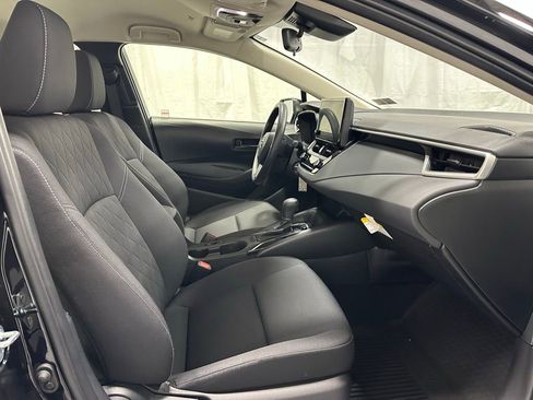 Used 2025 Toyota Corolla LE image 57