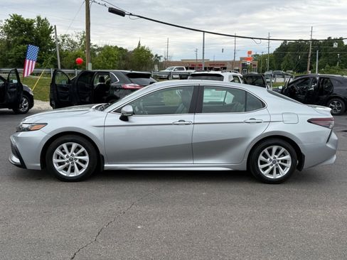 Used 2024 Toyota Camry SE FWD image 5