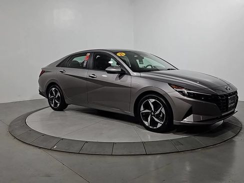 Certified 2023 Hyundai Elantra SEL w/ Convenience Package FWD image 9