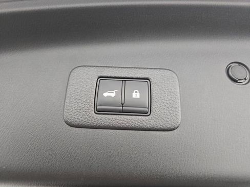 Used 2023 Nissan Armada Platinum w/ Captain's Chairs Package RWD image 47