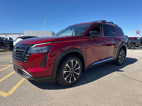 New 2026 Nissan Pathfinder Platinum image 2