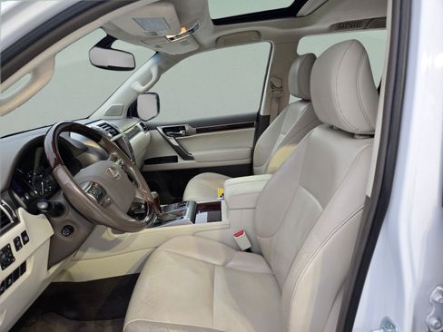 Used 2017 Lexus GX 460 Premium w/ Premium Package AWD/4WD image 10