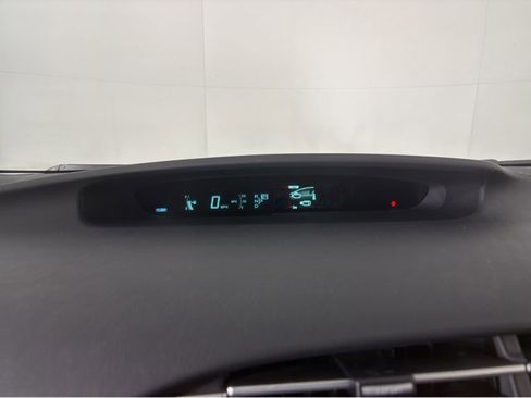 Used 2014 Toyota Prius Three image 4