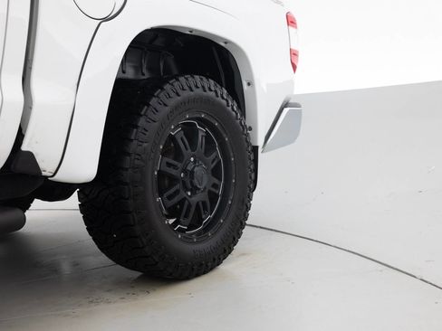 Used 2017 Toyota Tundra SR5 w/ SR5 Upgrade Package image 20