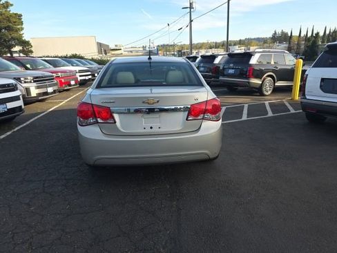 Used 2013 Chevrolet Cruze LT image 6