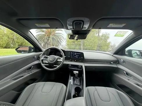 Used 2023 Hyundai Elantra SEL FWD image 15